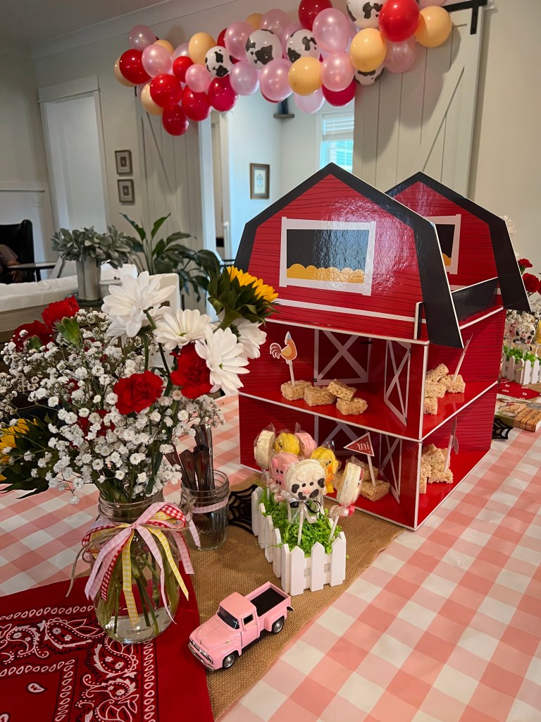 Farm birthday party balloon arch